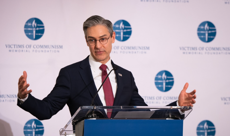 LSM yang Didirikan CIA Akui Kirim 200 Starlink ke Iran di Tengah Kerusuhan